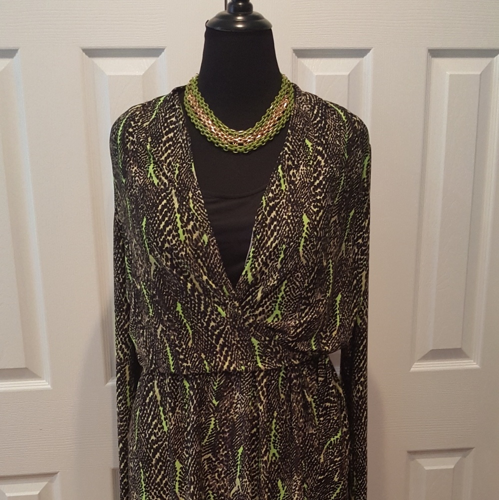 Plus Size Dress for Work (Necklace not included)0